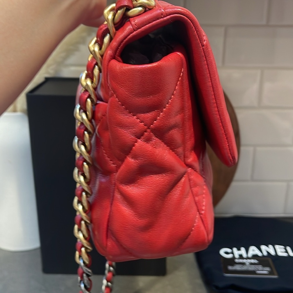 Chanel 19 Small Medium Lambskin Shoulder Bag Red - Picture 2 of 9